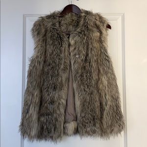 Moving sale!Faux fur Tinsel Couture Vest w.pockets